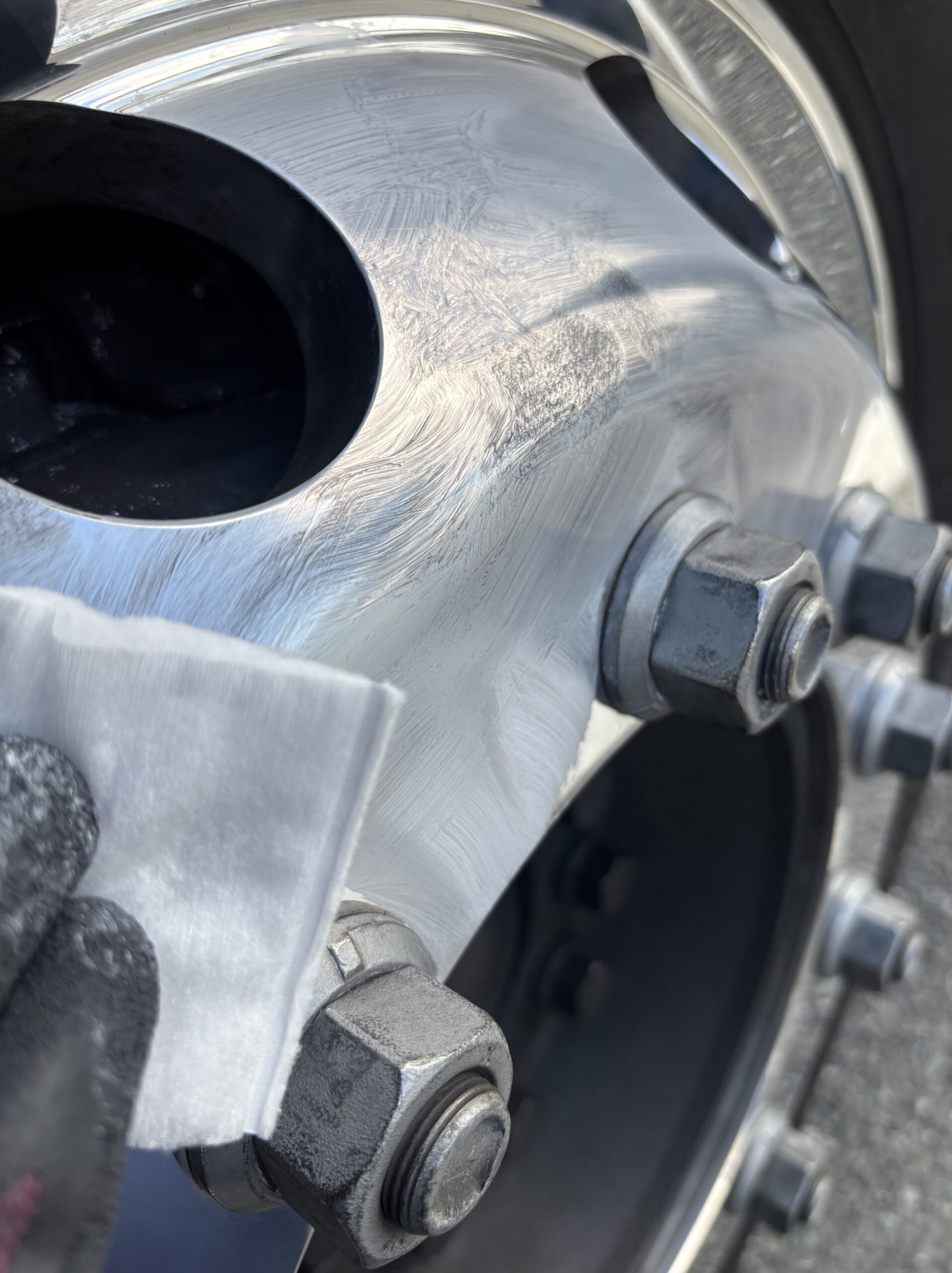 アルミホイール仕上げに最適　ピカールエクストラメタルポリッシュ